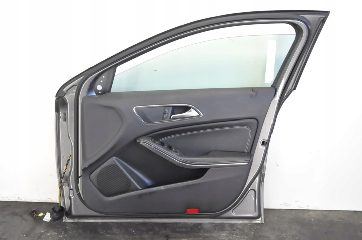 MERCEDES W176 PORTES DROIT AVANT