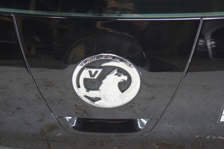 COUVERCLES DE COFFRE COUVERCLES DE COFFRE ARRIÈRE OPEL ASTRA J 5D HAYON (K546)