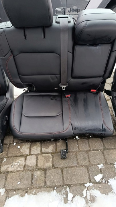 SIÈGES KIT BANQUETTE ARRIÈRE ENSEMBLE JEEP WRANGLER RUBICON 2024 ROUGES BRODERIE