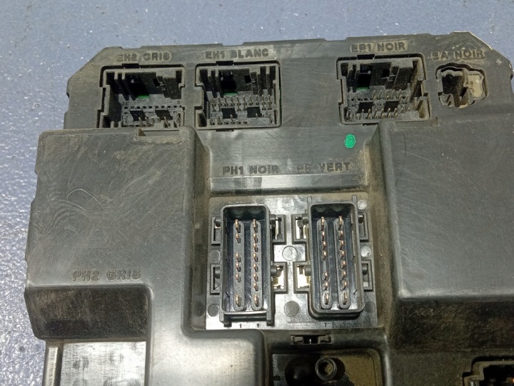 PEUGEOT 307 BOÎTE MODULE FUSIBLE 9650217980