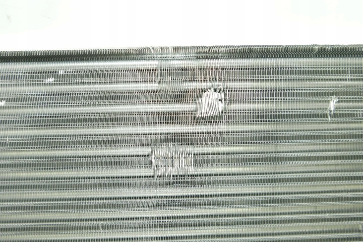 RADIATEUR MOTEUR BEHR HELLA 5N0121253P 5N0121253L