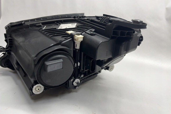 PHARE DROITE AVANT MERCEDES-BENZ E (W213) A2139061605 2.0L DIESEL 143KW