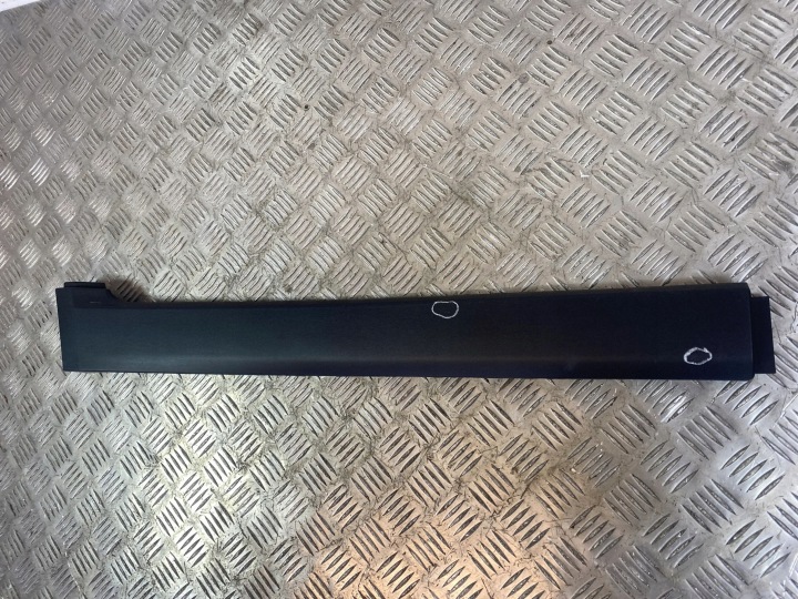 MOULURE PORTES DROIT ARRIÈRE JEEP GRAND CHEROKEE WL COURT 2021 2022 2023 2024