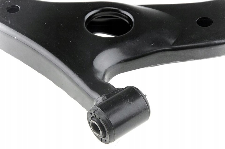 BRAS DE SUSPENSION AVANT DROIT TOYOTA RAV-4 00- INFÉRIEUR DROIT