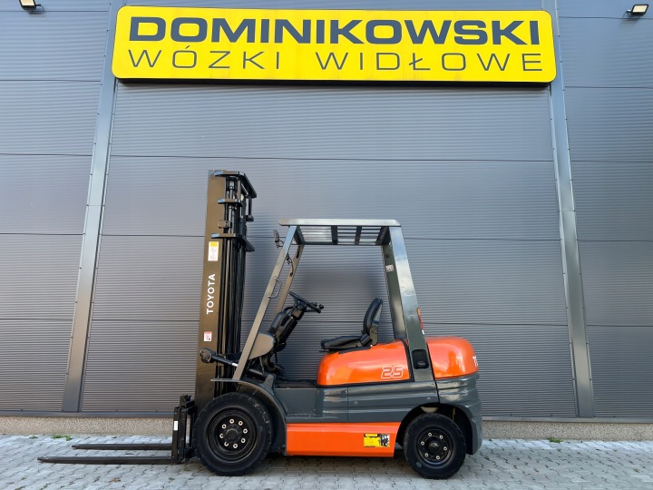 CHÂSSIS WIDLOWY TOYOTA 02-6FDF25 DIESEL 1999R. WYNAJEM VENTE SERVICE