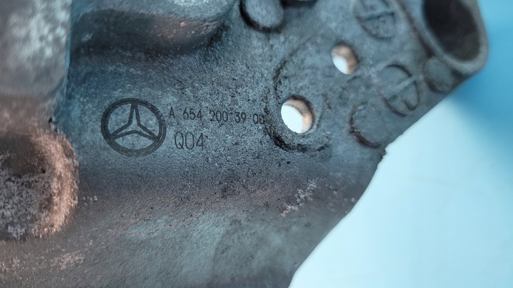 MERCEDES W177 A180 2.0 CDI CHÂSSIS POMPE À EAU A6542001200 A6542001300
