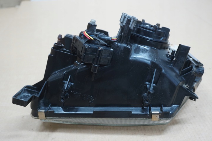 NISSAN PATROL PHARE DROIT AVANT DROITE AVANT GR Y61 97-04R EUROPE