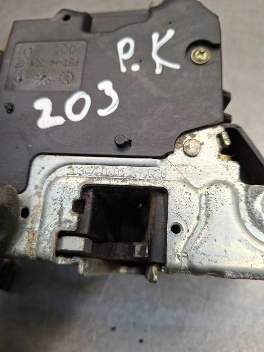 MERCEDES C W203 SERRURE DE PORTE AVANT GAUCHE AVANT 2037200135