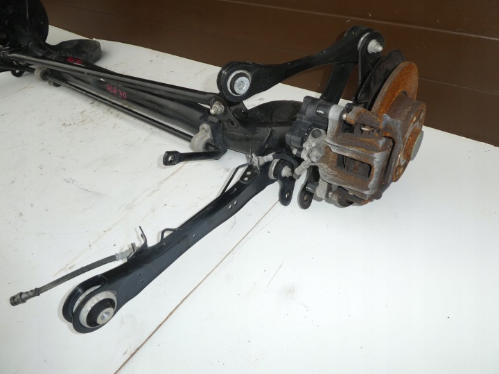 VW CADDY V 2K7 ARRIÈRE AXE POUTRE ÉTRIERS 5R3501101K