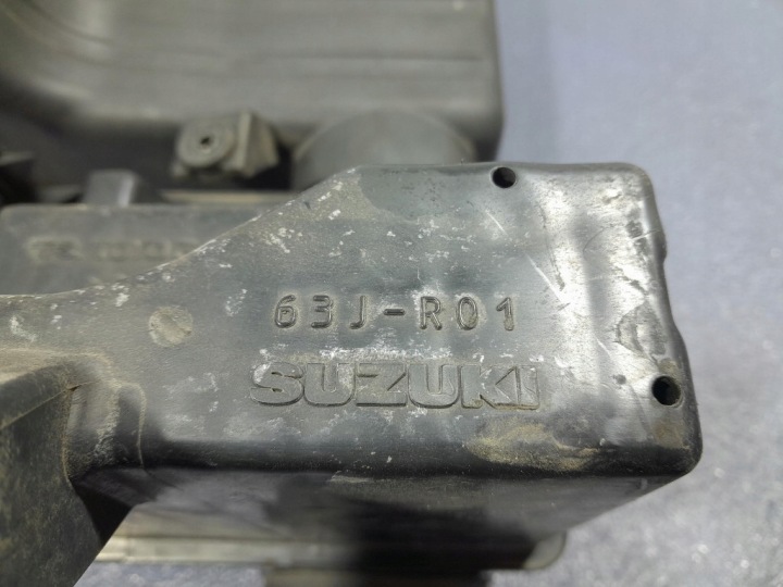 SUZUKI SWIFT III MK6 1.3 B CHÂSSIS FILTRE AIR 63J-A01
