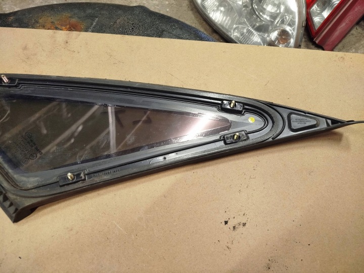 GLACE LATÉRALE ARRIÈRE SUZUKI FORENZA 43R000514