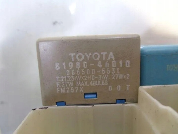 BOÎTE FUSIBLES TOYOTA PRIUS BERLINE (_W1_) 807140090 1.5L HYBRID 53KW