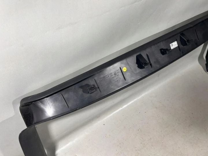 AUTRE PIÈCES WYKONCZENIA VW TOUAREG (7P5) 7P6867603 3.0L 2011
