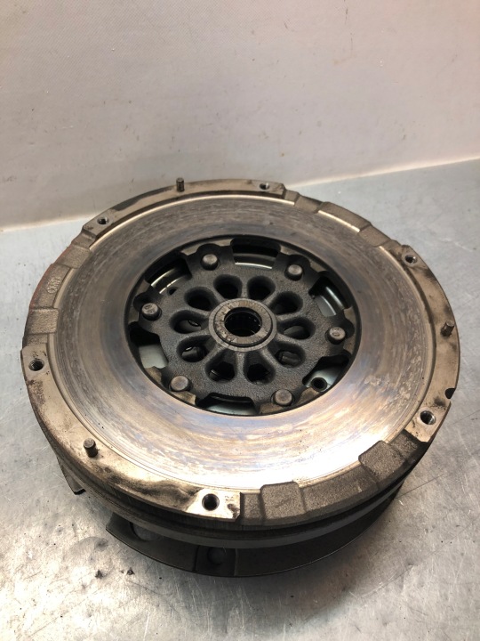 EMBRAYAGE VOLANT BIMASSE LUK AUDI 1.8 TFSI 415034410