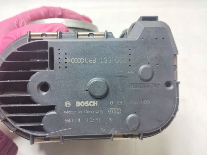 PAPILLON DES GAZ AUDI A6 C5 1.8 06B133062B 0280750009