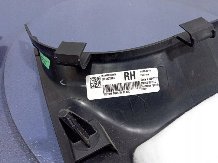 GRAND CHEROKEE IV WK2 LIFT PROTECTION INTÉRIEUR INFÉRIEURE DROITE 5XL64DX9AA