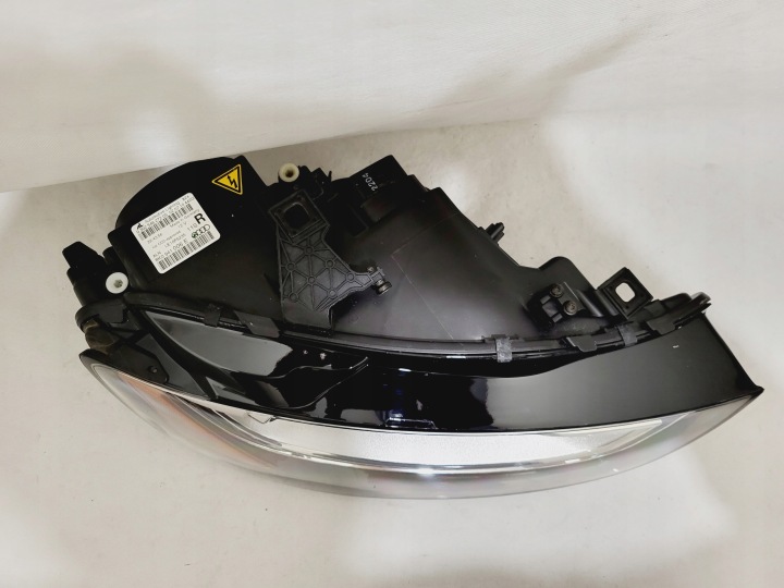 AUDI A4 BI-XENON LED USA 8K0941005E 8K0941006E