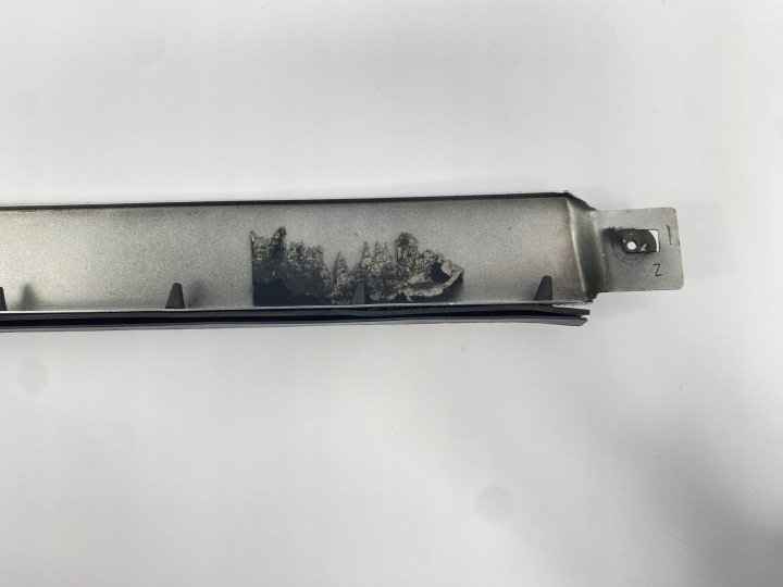 MOULURE SOUS LAMPE PROJECTEUR GAUCHE MERCEDES W124 1985-1993 1248850385