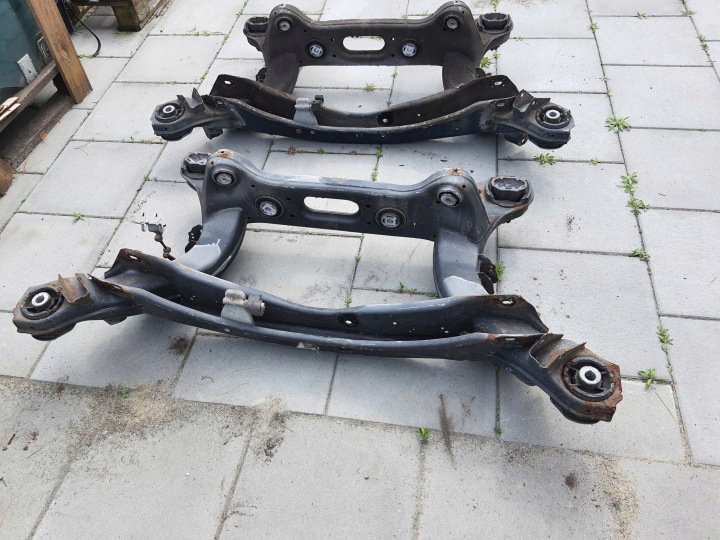 MERCEDES W205 BERCEAU CHÂSSIS CHÂSSIS SUSPENSION ARRIÈRE ARRIÈRE A2133504903