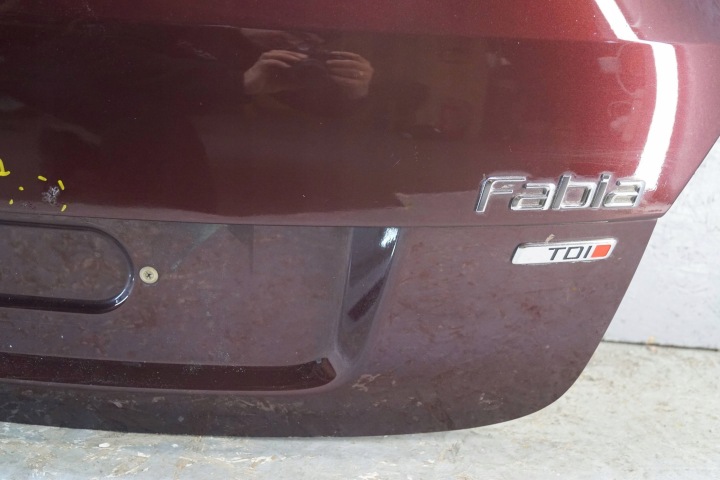 SKODA FABIA II LIFT COUVERCLES DE COFFRE COUVERCLES DE COFFRE ARRIÈRE UNIVERSEL (K941)