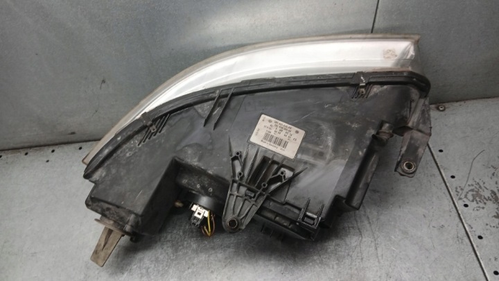 PROJECTEUR DROIT VW PASSAT B5 RESTYLAGE 1.9TDI 00-05R UNIVERSEL 3B0941016AN