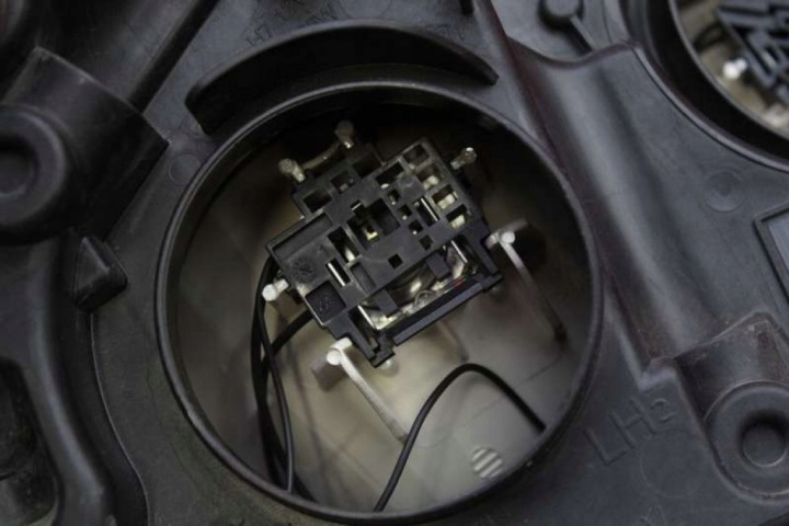 PROJECTEUR GAUCHE PHARE AVANT EUROPE BM51-13W030-AJ FORD FOCUS MK3 11-15