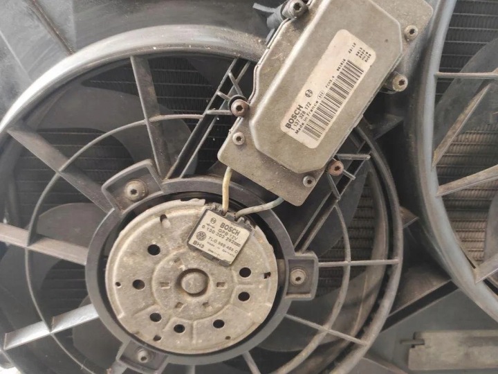 ENSEMBLE RADIATEURS VW TOUAREG (7LA, 7L6, 7L7) 7L8422885A 3.0L DIESEL 165KW