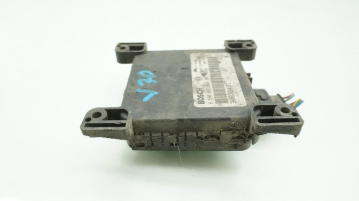 VOLVO V70 II 2.5 T CONTRÔLEUR RELAIS POMPES CARBURANTS 30636431 0580001002