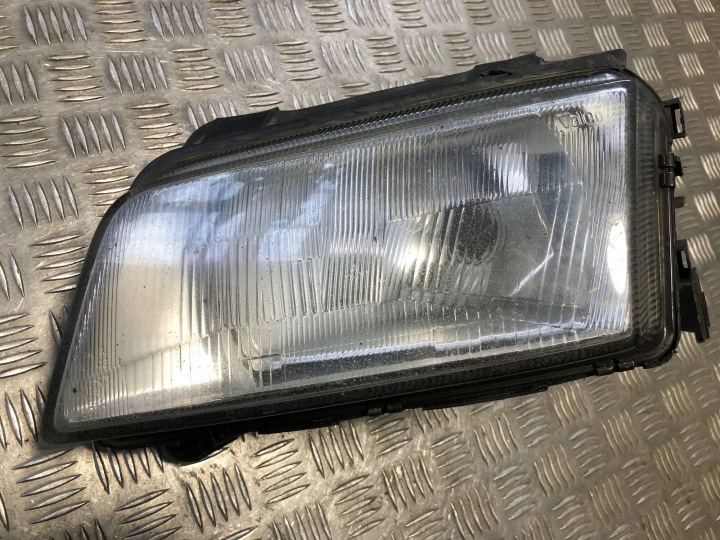 PHARE DROITE AVANT AUDI A4 (8D2, B5) 8D0941029 1.9L DIESEL 2000