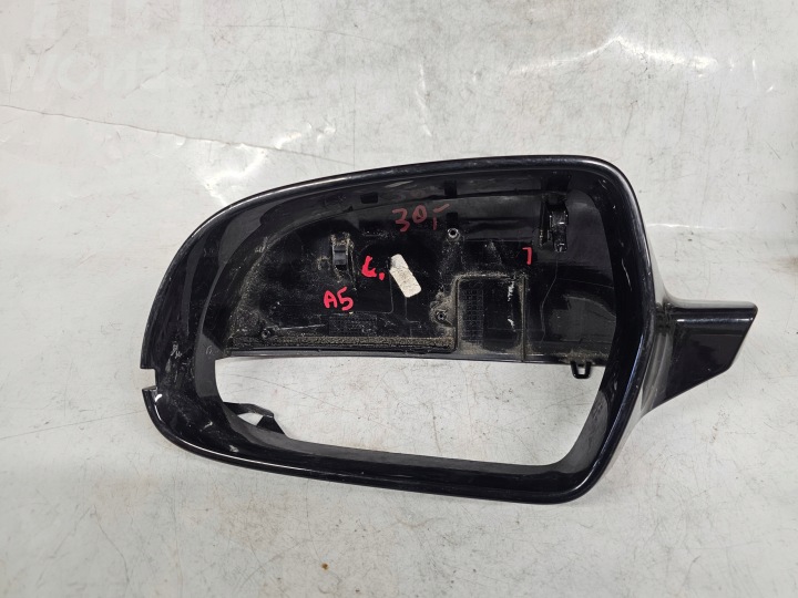 AUDI A5 8T PROTECTION CHÂSSIS REVÊTEMENT RÉTROVISEURS GAUCHE 8F0857527