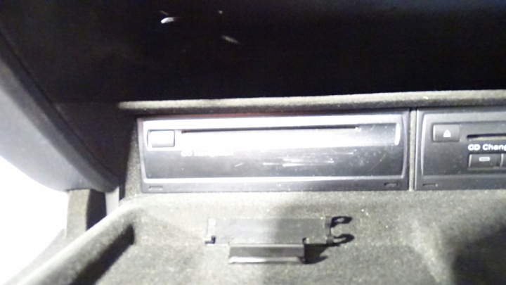 BOÎTE À GANTS AUDI A6 C6 2.7TDI