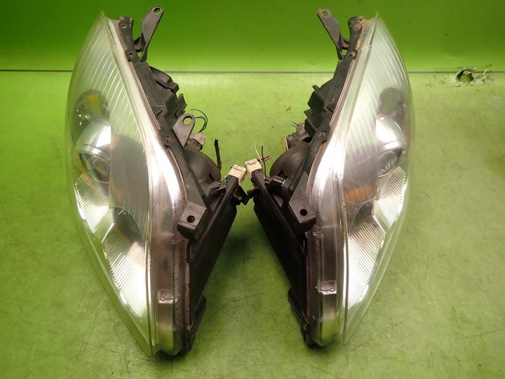 PROJECTEUR DROIT GAUCHE PHARE ENSEMBLE TOYOTA AVENSIS II T25 04R