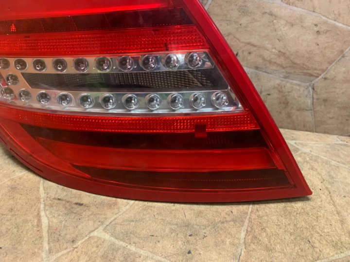PHARE GAUCHE ARRIÈRE MERCEDES-BENZ C (W204) A2048205464 2.1L DIESEL 150KW 2013