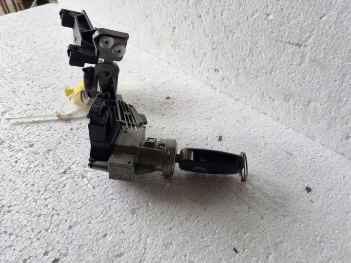 CONTACTEUR D'ALLUMAGE CLÉ SEMELLE FIAT GRANDE PUNTO 51793074B365