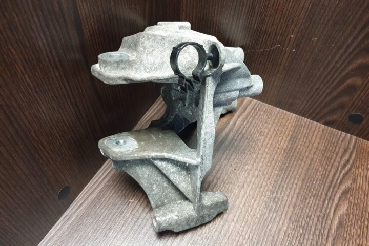 ARRIÈRE POIGNÉE MOTEUR VW TRANSPORTER V (T5) FURGON 07099343A 2.5L DIESEL 96KW