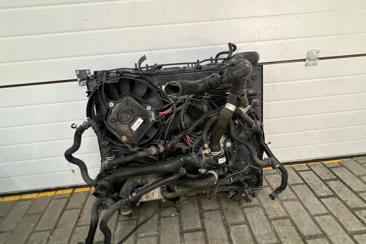 ENSEMBLE RADIATEURS LAND ROVER FPLA8260CB DIESEL 2017