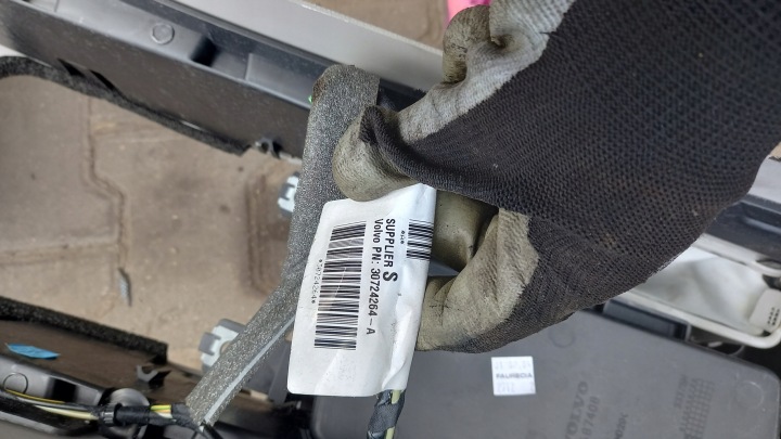 ACCOUDOIR VOLVO S40 04R II 8687408