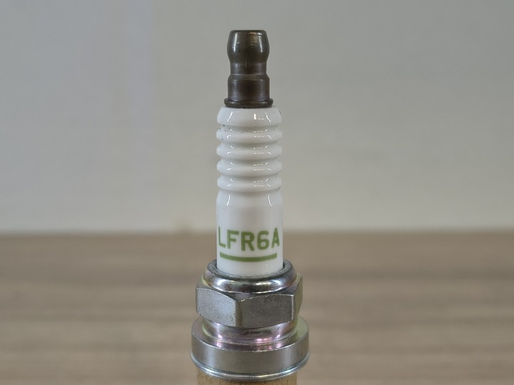 NGK SPARKPLUG LFR6A VERS YAMAHA FX 1800 6668 MOTOCYCLETTE OK48-LFR6A