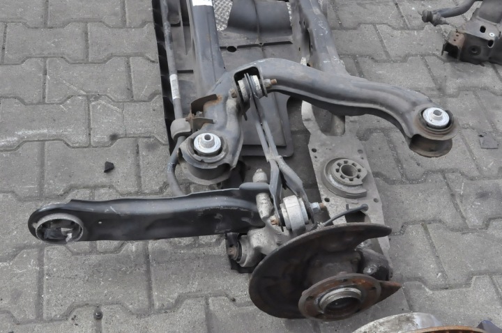 MERCEDES CLA W117 2.2 CDI SUSPENSION POUTRE ARRIÈRE 2463504401