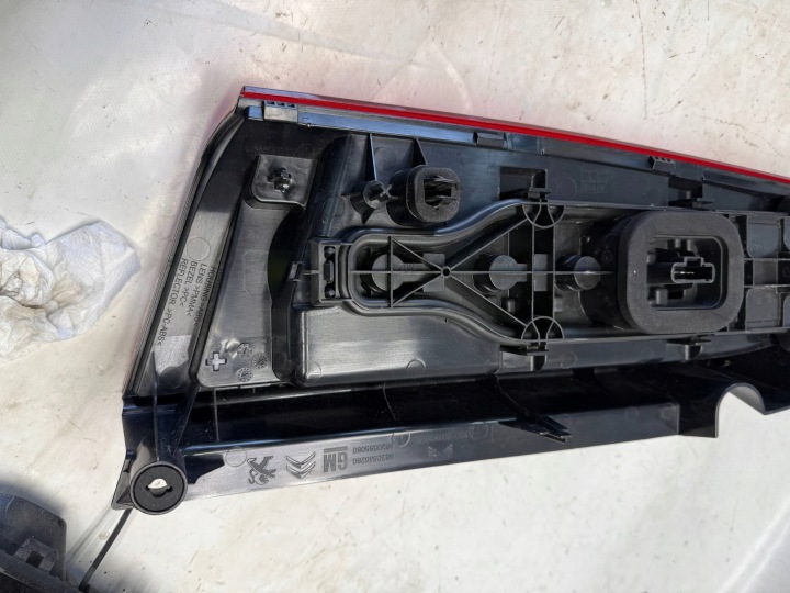 BERLINGO COMBO PARTENAIRE PHARE ARRIÈRE ARRIÈRE DROITE 9820555280 9820555080