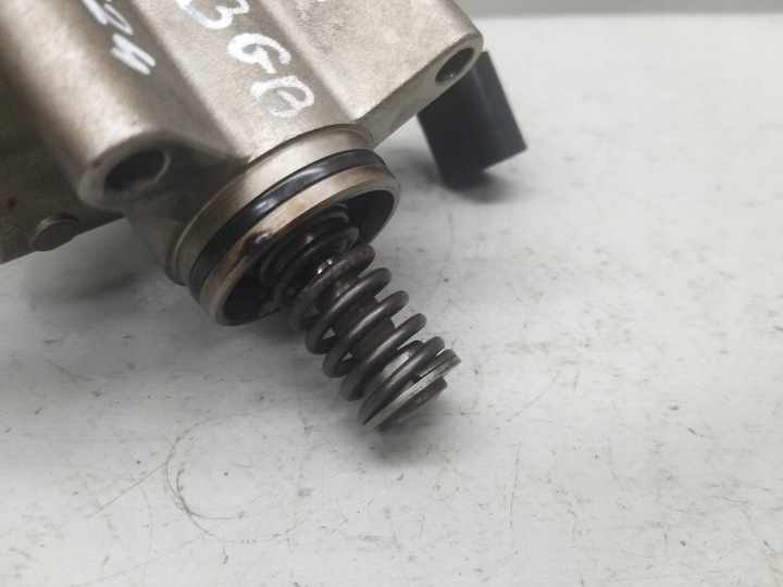 POMPE CARBURANTS INJECTION A4 B7 A6 GOLF V A3 LEON 2.0 TFSI BWA BGB 06F127025K