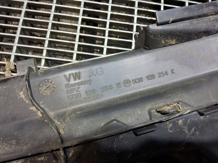TUYAU ADMISSION AUDI A3 8Y 5Q0129217A