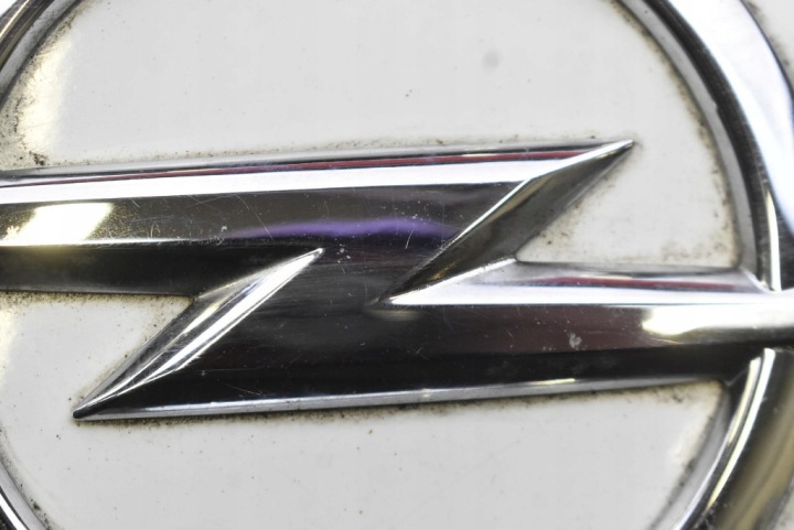 CACHE POIGNÉE COUVERCLES DE COFFRE ARRIÈRE ARRIÈRE Z40R 13372619 OPEL ASTRA IV 5D HAYON LIFT 11-20