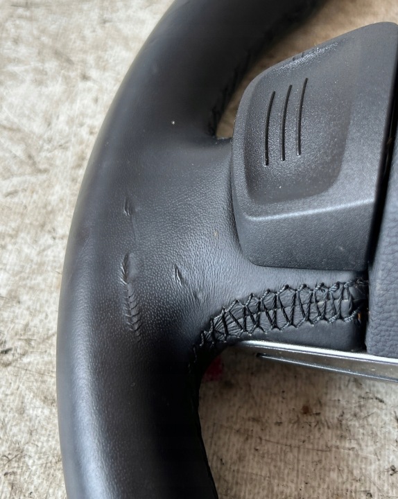 VOLANT CUIR AVEC CHAUFFAGE VW GOLF VIII 5H0959542A