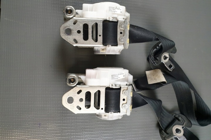 CEINTURE DE SÉCURITÉ AVANT DROIT TOYOTA AVENSIS BERLINE (_T27_) 7P1510P 2.2L