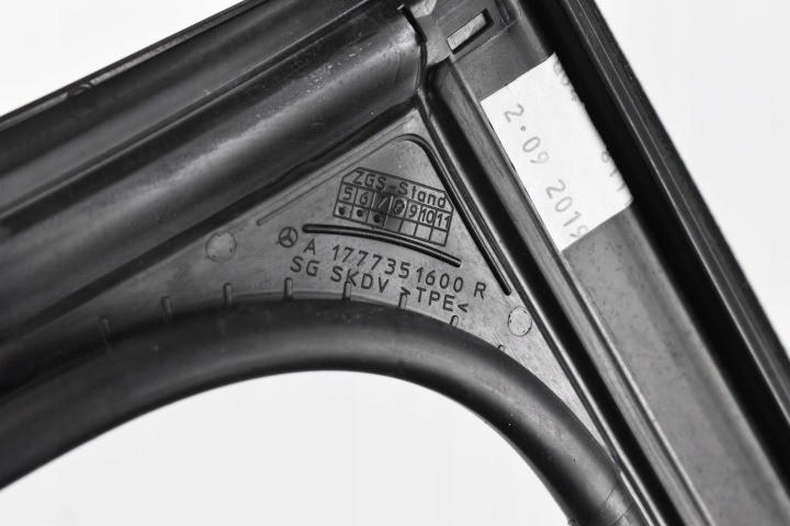 BAGUETTES ZGARNIAJACE PORTES DROIT ARRIÈRE JOINT D'ÉTANCHÉITÉ A1777351600 MERCEDES W177