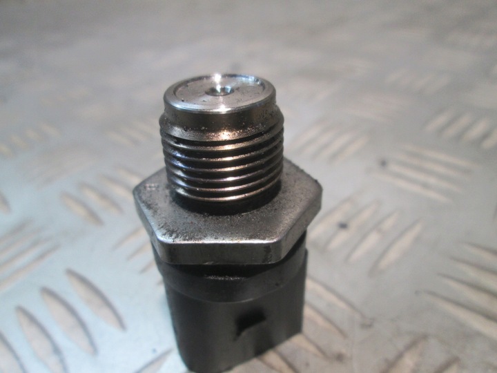 SENSOR PRESSURE FUEL MERCEDES W639 2.2 CDI photo 2 - milautoparts-fr.ukrlive.com