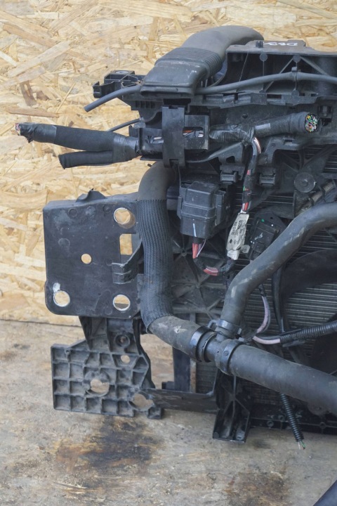 RENAULT SCENIC III PANNEAU AVANT RADIATEURS VENTILATEUR 1.6B (D831)