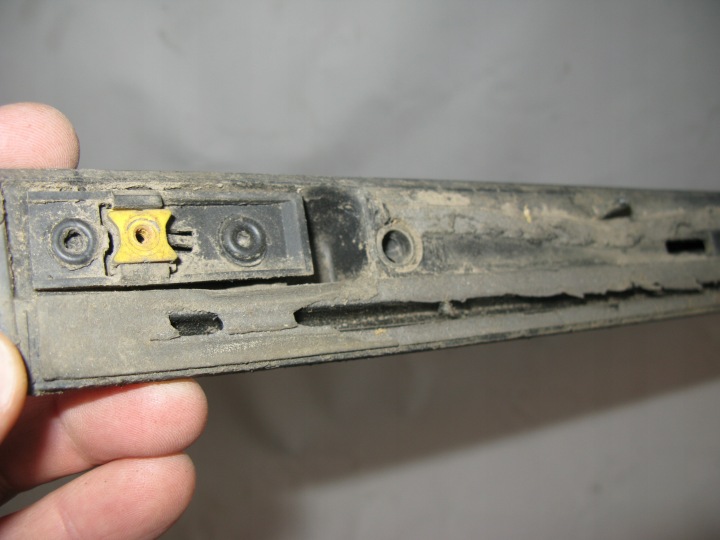 AUDI A2 MOULURE PORTES INFÉRIEURE DROITE 8Z0854940