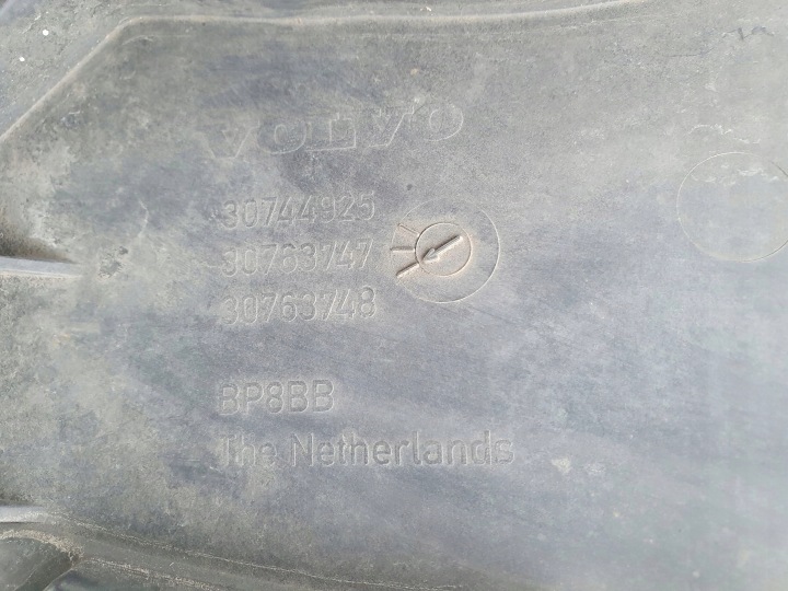 VOLVO S40 V50 PLAQUE INFÉRIEURE PARE-CHOCS AVANT 30744925